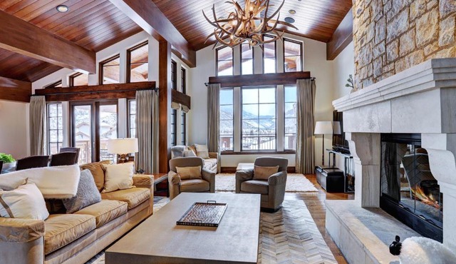 Luxury Mountainside 5BR halet in Vail Village