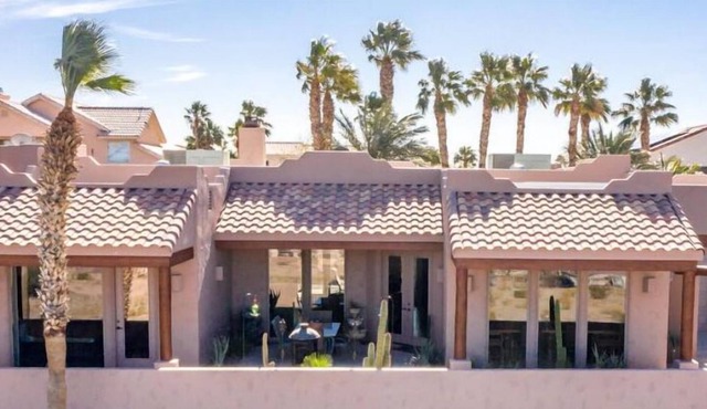 "Luxury On The Hill" w/Pool/Views/Pet-Friendly