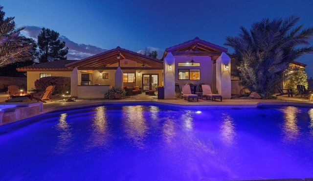 Luxury one level villa on 1/2 acre 12 min from The Strip