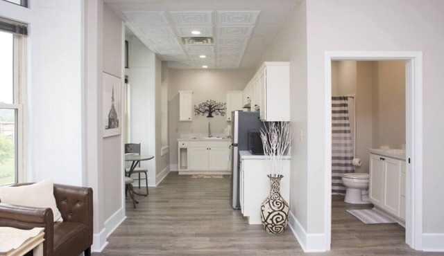 Luxury Studio over Jackson St(Courthouse Studio)