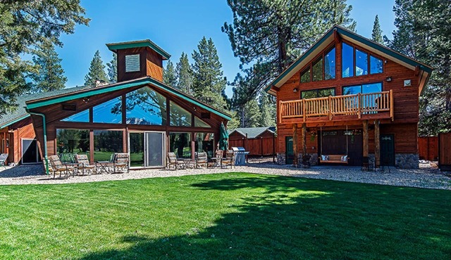 Luxury Swimming Pool Estate on Golf Course