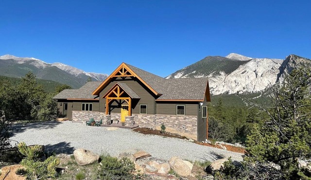 Luxury Timber Frame Mountain Cabin: Spectacular Chalk Cliffs and Canyon Views