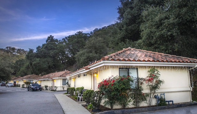 Luxury Turn-Key Cottage Rental, California Central Coast, Nearby Gym & Pool