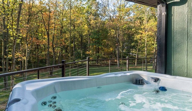 Luxury Woodland Retreat w/Hot Tub