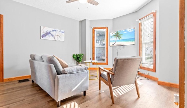 Main Floor Tremont Home with KING Bed, Mins From DT, Pet Friendly