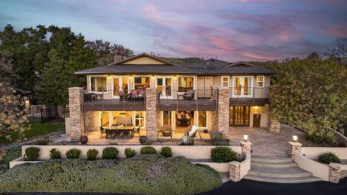 Main House by AvantStay