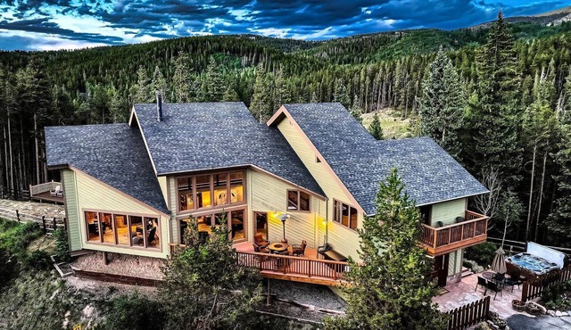 Majestic Mountain Ski Cottage with Panoramic Views of the Breckenridge Ski Area and the Epic Rocky Mountains, Colorado