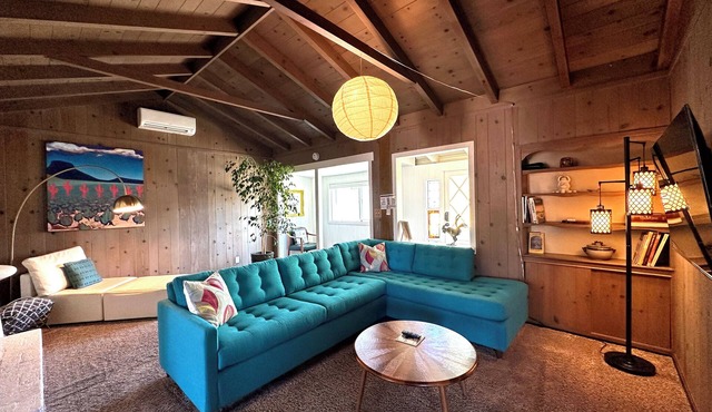 Mid-Century Game Room Family Home Retreat 3 bed/2 bath