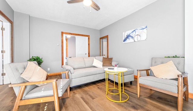 Mins to DT · Pet Friendly · Parking · Tremont