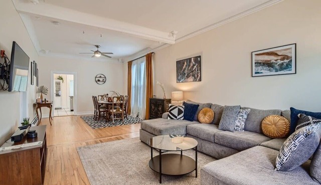 Mod Downtown Perfection, 3BD w/Patio, Fast WIFI