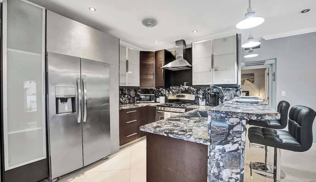 Modern 1BR Waterfront Stay w/Patio | Las Olas