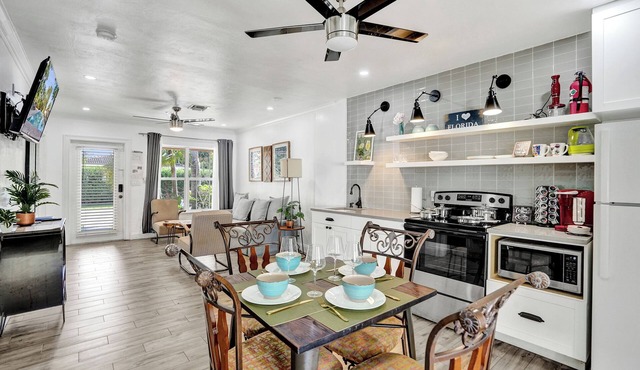 Modern 2BR Bungalow & Free Parking
