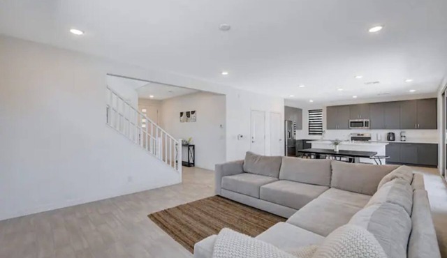 Modern 3BR 2.5bath home North LV