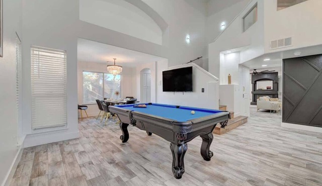 Modern 4BR Paradise with Pool and Arcade Fun!