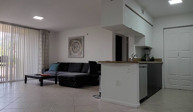 Modern cozy feeling Next to Beach and Aventura Mall