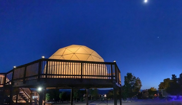 Modern Glamping Dome with Sunny Deck and Scenic Mountain Views - Free Coffee!