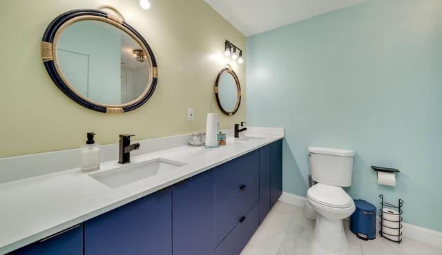 MODERN HOME WITH HEATED POOL! CLOSE TO SAWGRASS MILLS MALL! FLEXIBLE CHECK IN