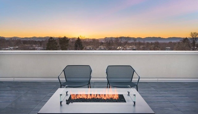 Modern & Lux Apt - Amazing Walkability in Denver!