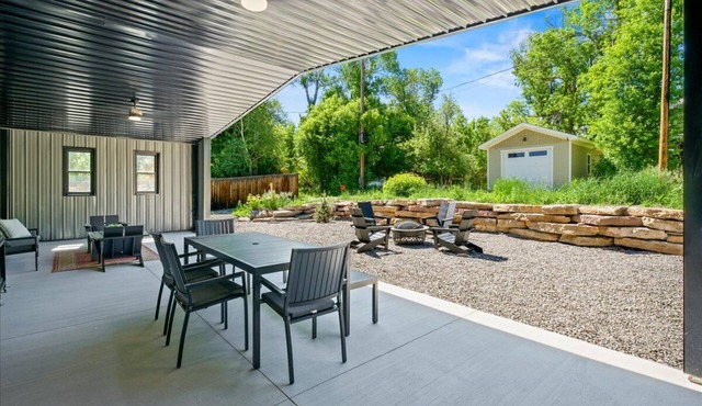 Modern Luxury Home in Town | Sleeps 4