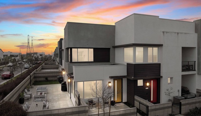 Modern Luxury Home near Ontario Airport.