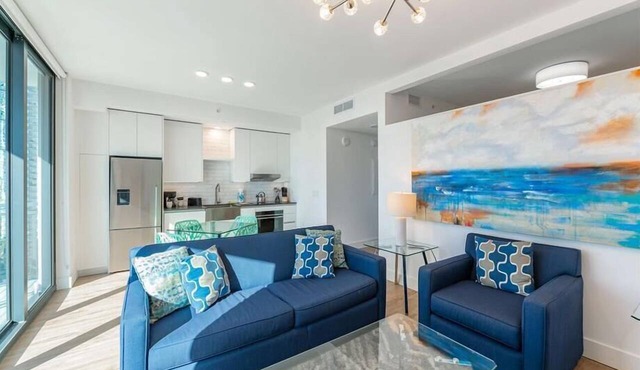 Modern Luxury w/Full Kitchen | Pool | Downtown Miami