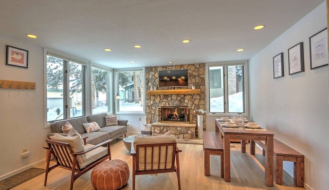 Modern MTN Condo w/Pool, Hot Tub, Walk 2 Base VLG