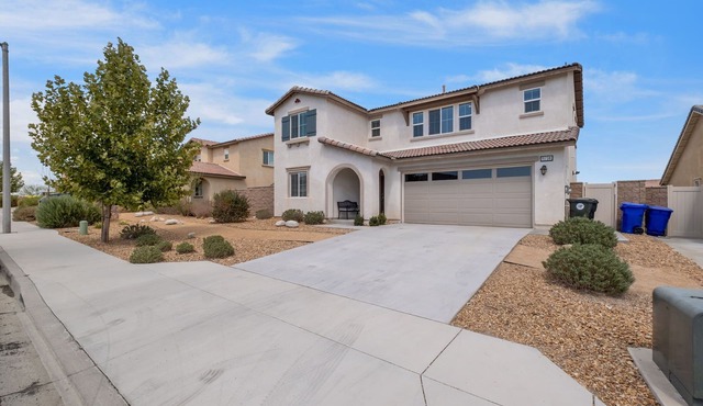 Modern spacious home w/backyard for families and pets