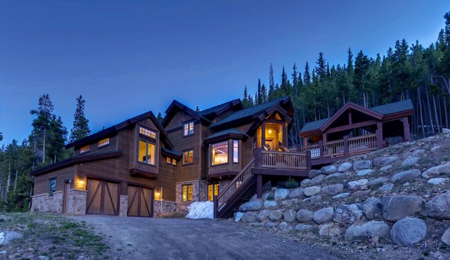 Moonstone Lodge Hot Tub Spacious