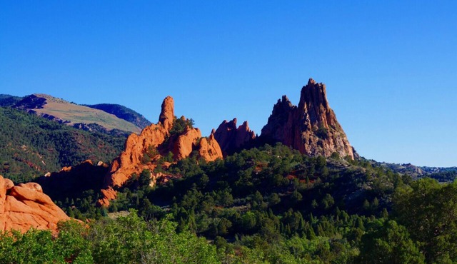 Mountain Adventure! TWO Comfortable 2BR Suites, Free Breakfast, Outdoor Pool!