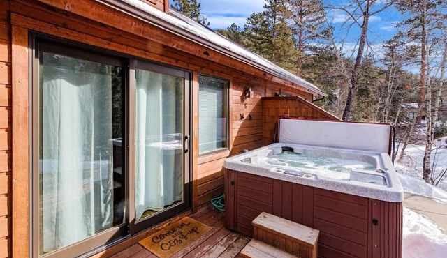 Mountain Escape on Fall River w/HOT TUB!