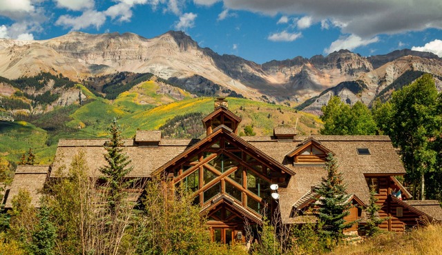 Mountain Lodge Jr Ste w/kitchenette - no oven, gas fireplace & ski in-out