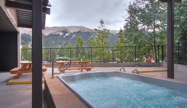Mountain Plaza Hotel Style Room with 2 Beds #507 by RedAwning
