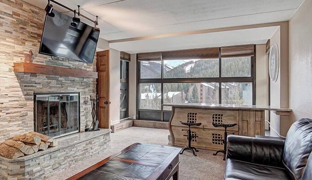 Mountain Plaza 3 Bedroom Condo #403/405 by RedAwning