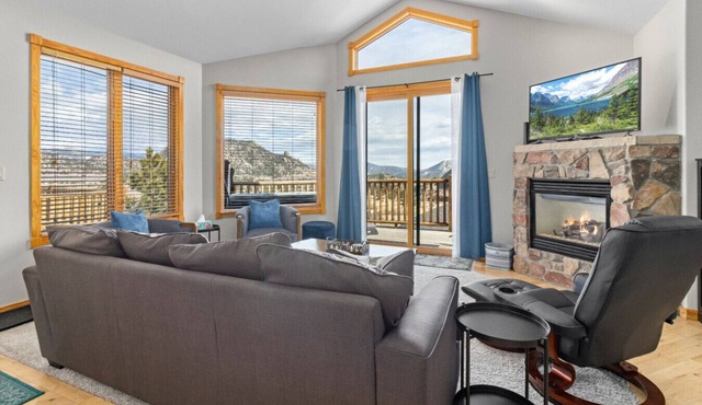 Mountain Retreat: 2 King Rooms | Private Hot Tub | Near RMNP