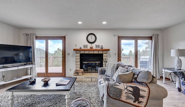 Mountain Retreat with stunning views on 2.5 Acres