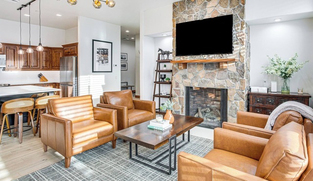 Mountain-View Condo in the Heart of Edwards!