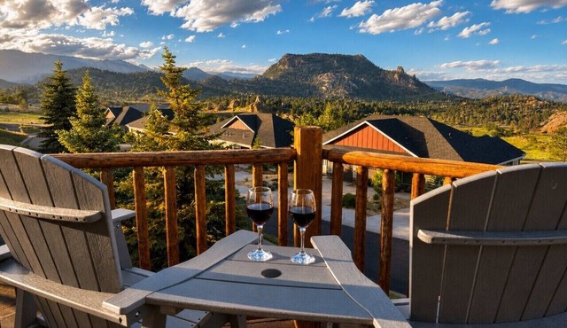 Mountain View Condo Near RMNP with Fireplace & Spacious Deck with Grill