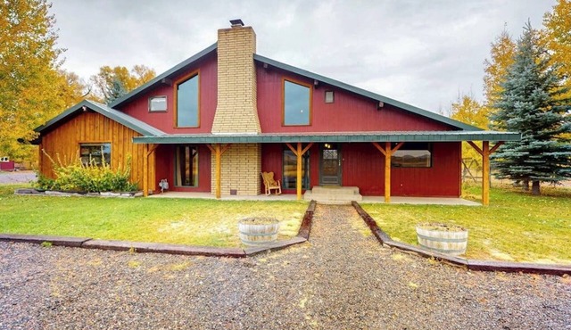 Mountain View Home w/jetted tub, air hockey, foosball near Wolf Creek