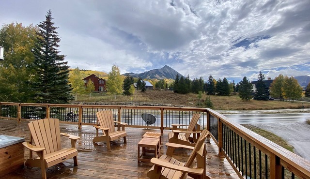 Mountain Vintage Vacation Home! Conveniently in Mt CB, easy access to trails!