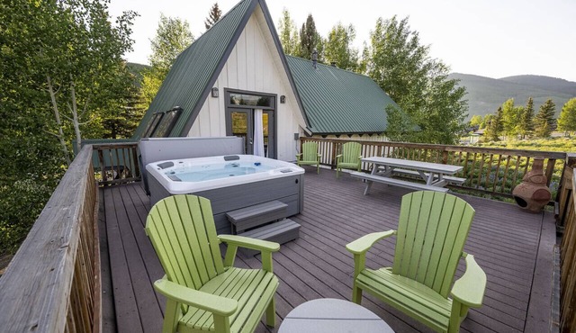 Mt CB Chalet | 4 Bedroom | Hot Tub | Mt CB View | Great Deck | Parking