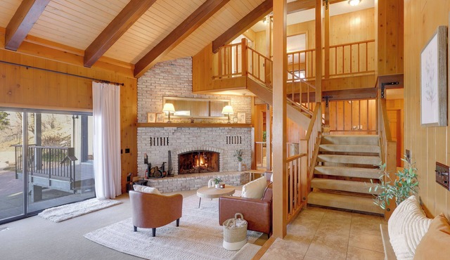 Mtn & Valley Views! Rimforest Lodge w/Fireplace