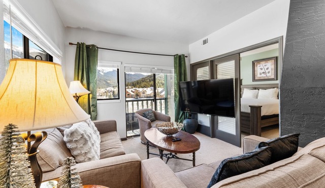 Multi-level Condo Steps to Shuttle Stop, Easy Resort Access, Gorgeous Views!