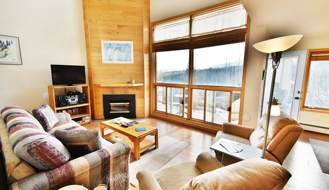 Near Hiking Trails, Rec Path. Easy Drive to Dining, Shops, Rec Center Pool