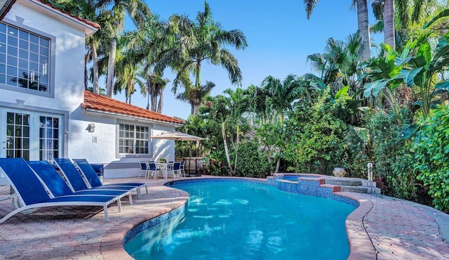 Near Hollywood Beach with AMAZING POOL