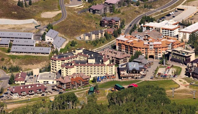 Near Mt. Crested Butte + Restaurant. Pool. Spa.