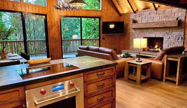 Nestled in the majestic San Bernardino Mountains, this luxurious Lake Arrowhead cabin offers an unforgettable escape into serene alpine beauty.