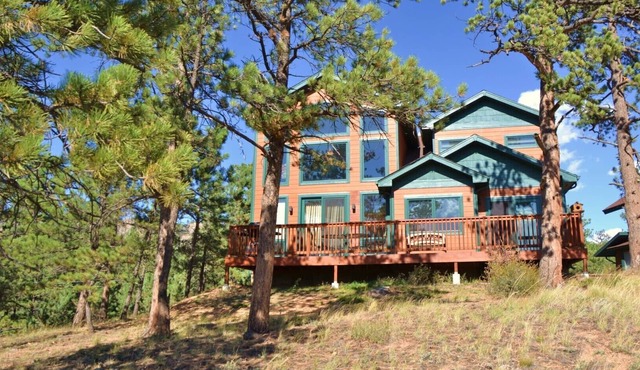 New Listing! Quiet, Comfortable! Great Mountain Views!