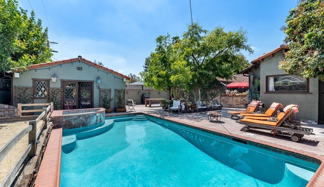 New! Poolside Gated w Parking + Dog Ok