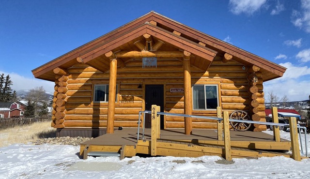 New Rental! Beautiful Pet Friendly Home, Offering Accessibility Features - Clark Street Cabin