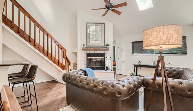 New! Urban Oasis - Pool Access - Fireplace - 31 Day Rental